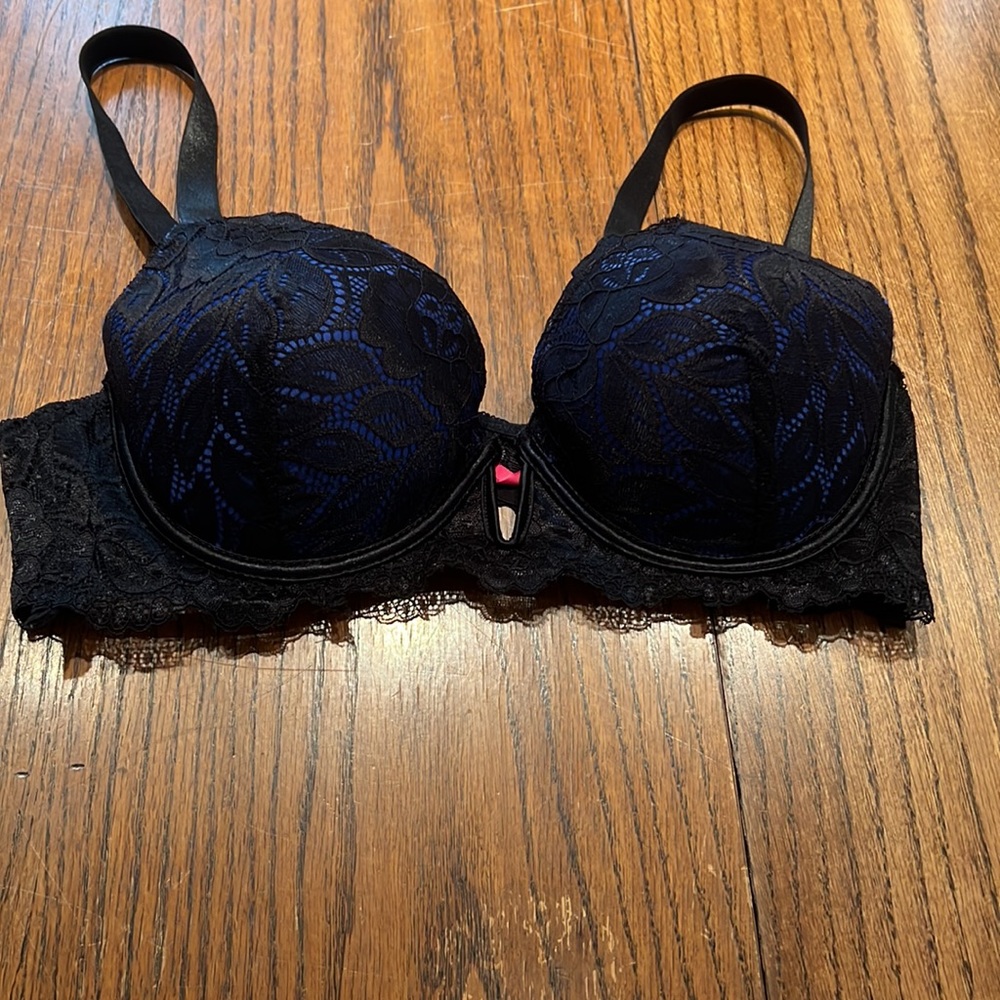 Venus Black Lace Bra With Blue Cup Lining Back Closure Size 1X/2X